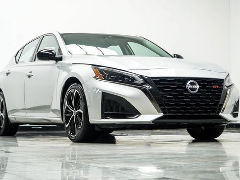 Used 2024 Nissan Altima 2.5 SR FWD image 4