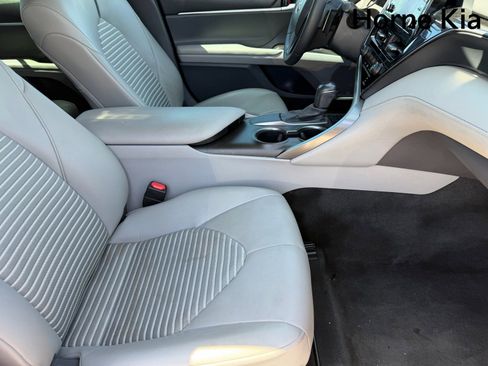 Used 2021 Toyota Camry SE w/ Convenience Package FWD image 11