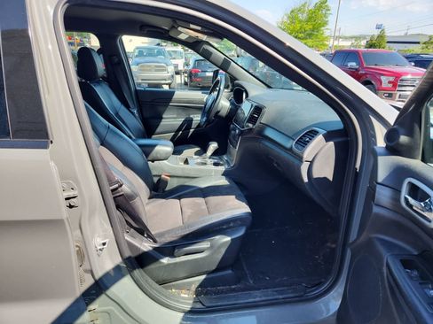 Used 2021 Jeep Grand Cherokee Laredo X RWD image 21