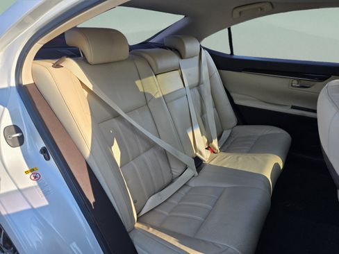 Used 2016 Lexus ES 350 w/ Luxury Package w/Wood Trim FWD image 25