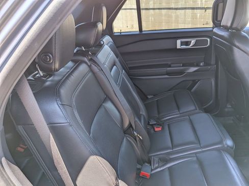 Used 2020 Ford Explorer XLT w/ Equipment Group 202A AWD/4WD image 21