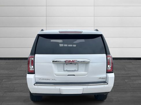 Used 2020 GMC Yukon XL Denali w/ Denali Premium Package image 4