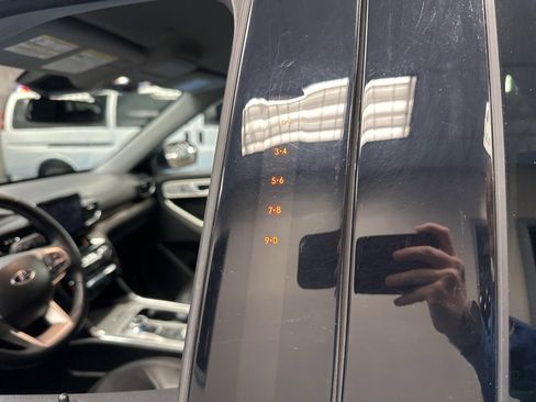 Used 2023 Ford Explorer Limited image 23