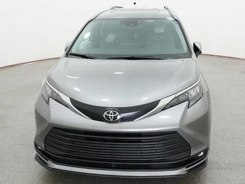 New 2026 Toyota Sienna XLE image 15