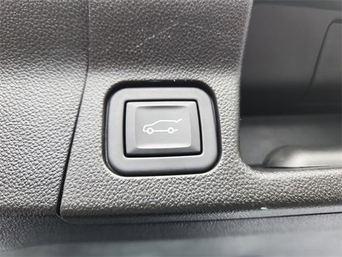 Certified 2023 GMC Acadia SLE w/ Driver Convenience Package image 6