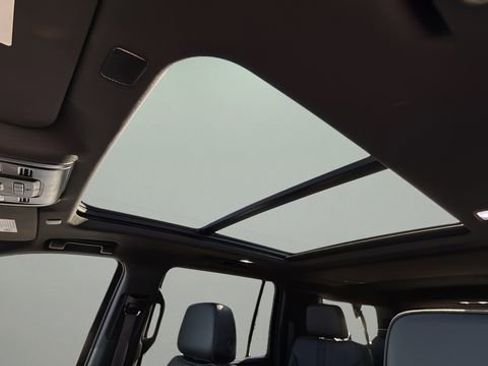 Used 2023 Chevrolet Suburban RST w/ Sport Performance Package image 19