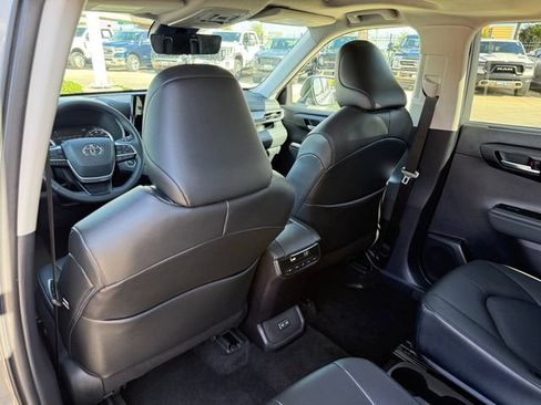 Used 2026 Toyota Highlander XLE AWD/4WD image 31