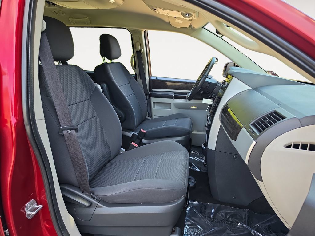 Used 2010 Dodge Grand Caravan SXT FWD image 15