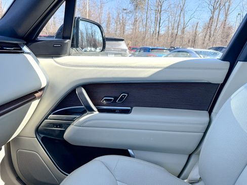 Used 2025 Land Rover Range Rover Long Wheelbase SE image 42