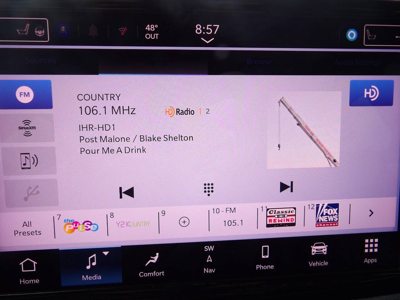 Used 2021 Chrysler Pacifica Touring-L FWD image 22
