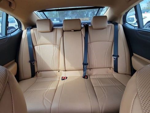 Used 2024 Lexus ES 300h Ultra Luxury w/ Accessory Package (Z2) image 5