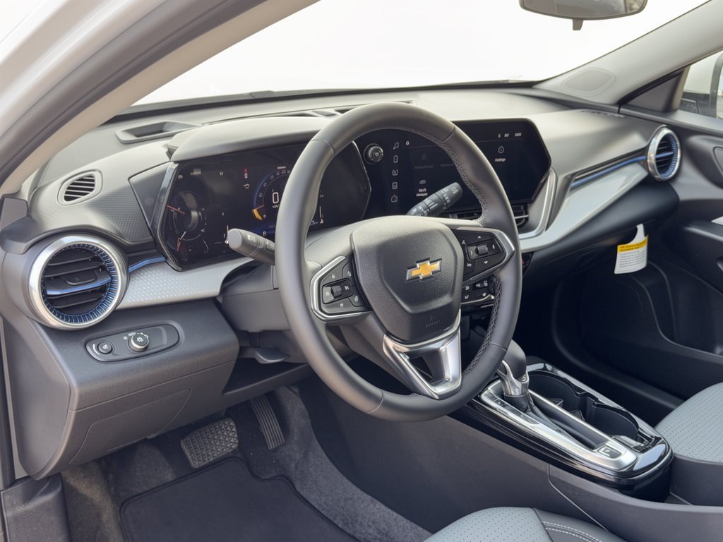 Used 2026 Chevrolet Trax LT w/ Driver Confidence Package FWD image 4