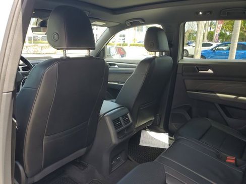 Used 2022 Volkswagen Atlas Cross Sport SEL R-Line AWD/4WD image 19