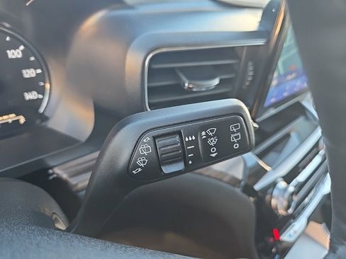 Used 2024 Ford Explorer Limited image 39