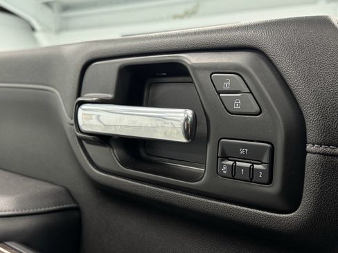 Used 2023 GMC Sierra 2500 SLT w/ SLT Preferred Package image 19