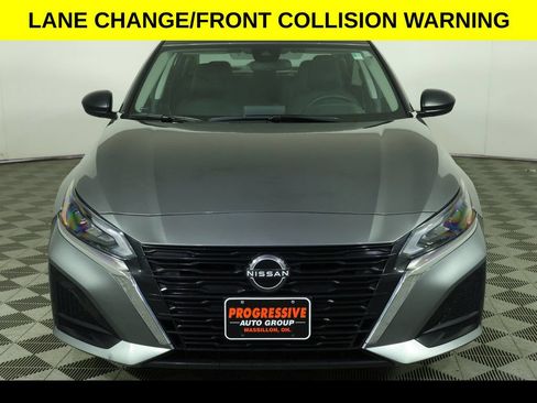 Used 2025 Nissan Altima 2.5 SV FWD image 8