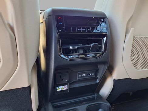 New 2026 Jeep Grand Cherokee L Limited AWD/4WD image 23