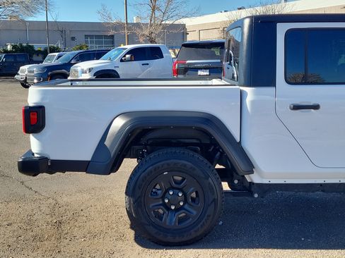 Used 2023 Jeep Gladiator Sport image 6