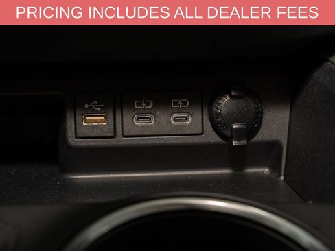 Used 2025 Toyota Highlander LE FWD image 16