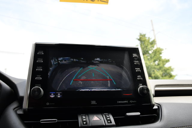 Used 2022 Toyota RAV4 XLE Premium AWD/4WD image 17