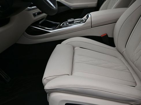 New 2026 BMW X7 M60i image 13