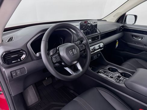 New 2025 Honda Pilot Touring image 9
