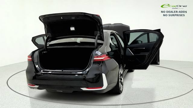 Used 2024 BMW i5 eDrive40i w/ M Sport Package RWD image 18