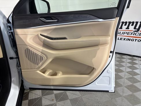 Used 2024 Jeep Grand Cherokee L Limited w/ Luxury Tech Group II image 29