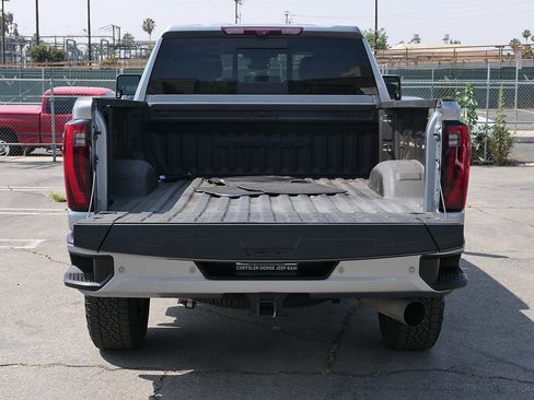 Used 2024 GMC Sierra 2500 Denali Ultimate AWD/4WD image 7