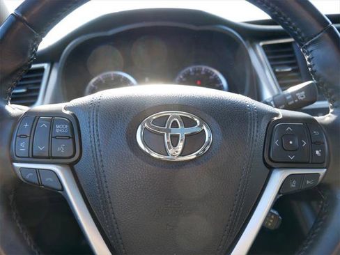 Certified 2019 Toyota Highlander XLE image 25