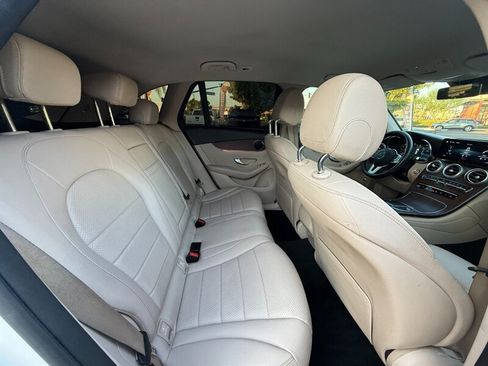 Used 2022 Mercedes-Benz GLC 300 4MATIC w/ Premium Package Lite image 35