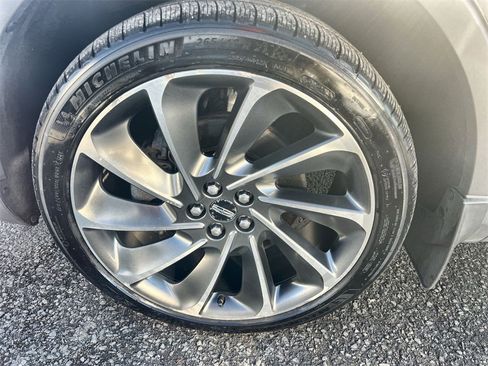 Used 2019 Lincoln Nautilus Reserve w/ Ultimate Package image 12