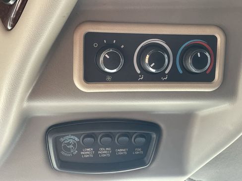 Used 2019 GMC Savana 2500 Extended w/ Enhanced Convenience Package image 35