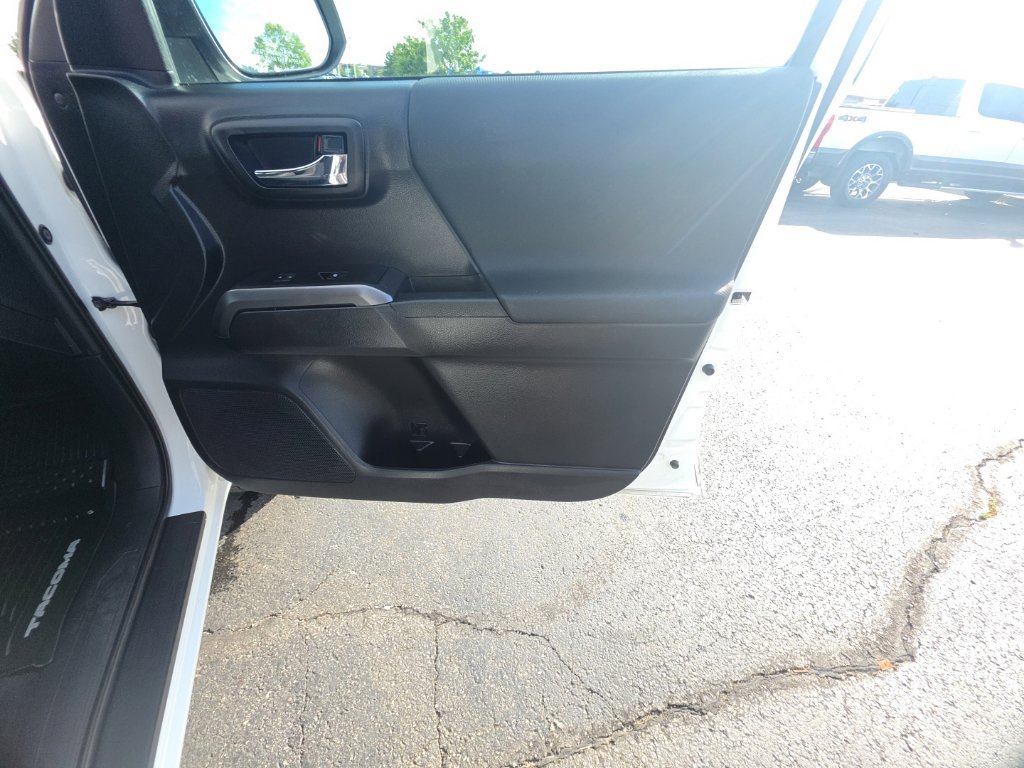 Used 2019 Toyota Tacoma TRD Sport w/ Technology Package AWD/4WD image 31