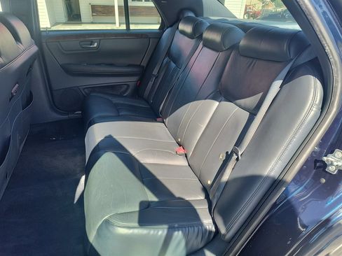 Used 2010 Cadillac DTS Limousine image 28