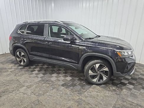 Used 2023 Volkswagen Taos SE AWD/4WD image 1