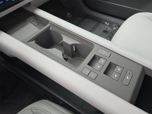 New 2025 Hyundai Ioniq 6 Limited image 26