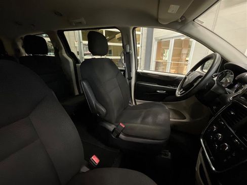 Used 2020 Dodge Grand Caravan SE image 23