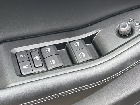 New 2025 Jeep Grand Cherokee Altitude image 13