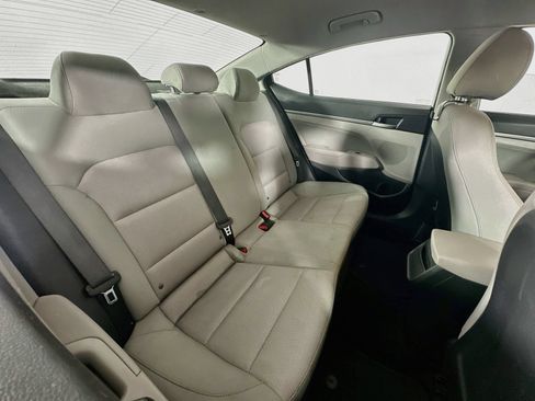 Used 2017 Hyundai Elantra SE FWD image 25