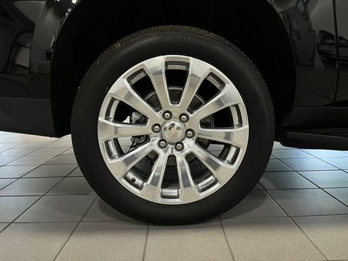 Used 2024 Chevrolet Suburban Premier w/ Premium Package AWD/4WD image 9