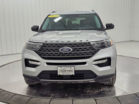 Used 2023 Ford Explorer XLT w/ Equipment Group 202A image 8