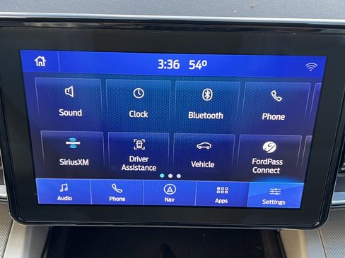 Used 2021 Ford Explorer XLT w/ Equipment Group 202A image 13