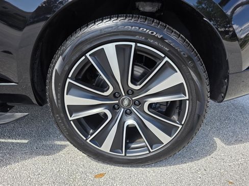 Used 2025 Land Rover Range Rover Autobiography image 9