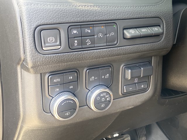 Used 2021 GMC Yukon Denali w/ Denali Ultimate Package AWD/4WD image 24