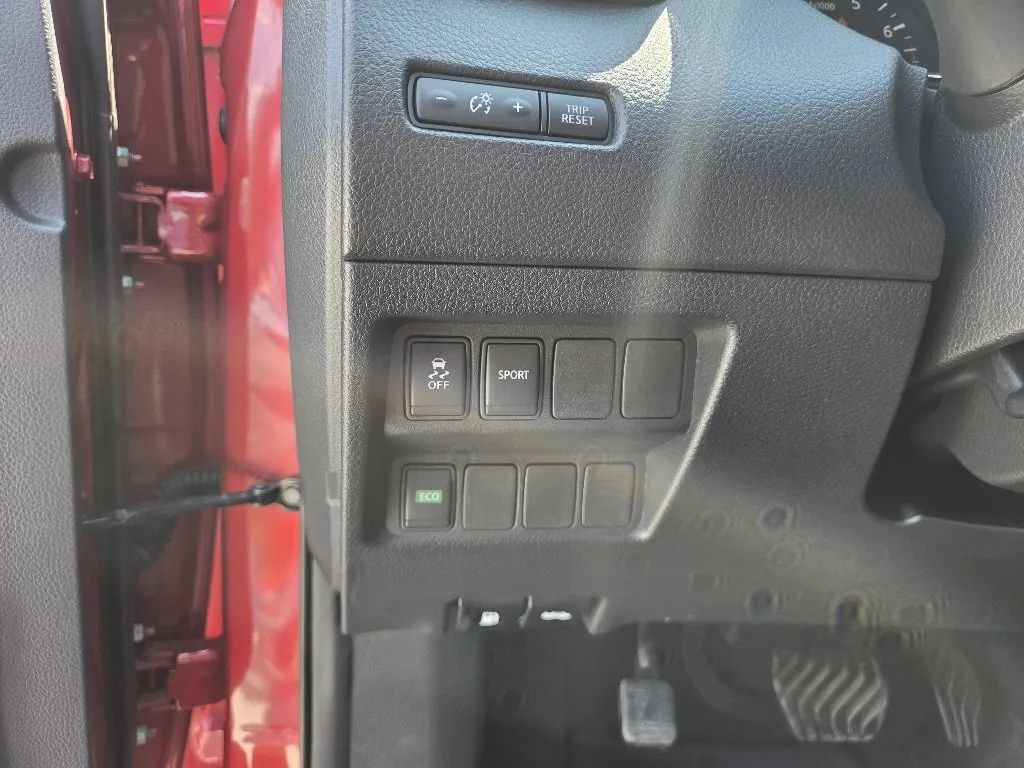 Used 2015 Nissan Rogue S FWD image 26