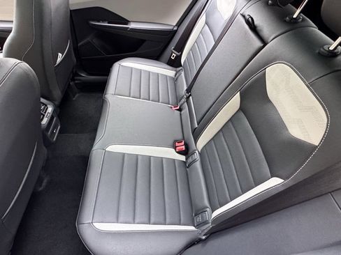 New 2025 Volkswagen Taos SEL image 15