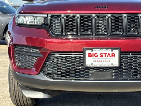 New 2025 Jeep Grand Cherokee Altitude image 7