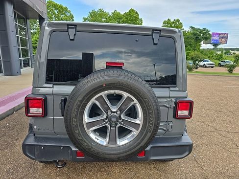 Used 2021 Jeep Wrangler Unlimited Sahara AWD/4WD image 4