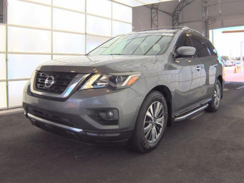 Used 2019 Nissan Pathfinder SV FWD image 1